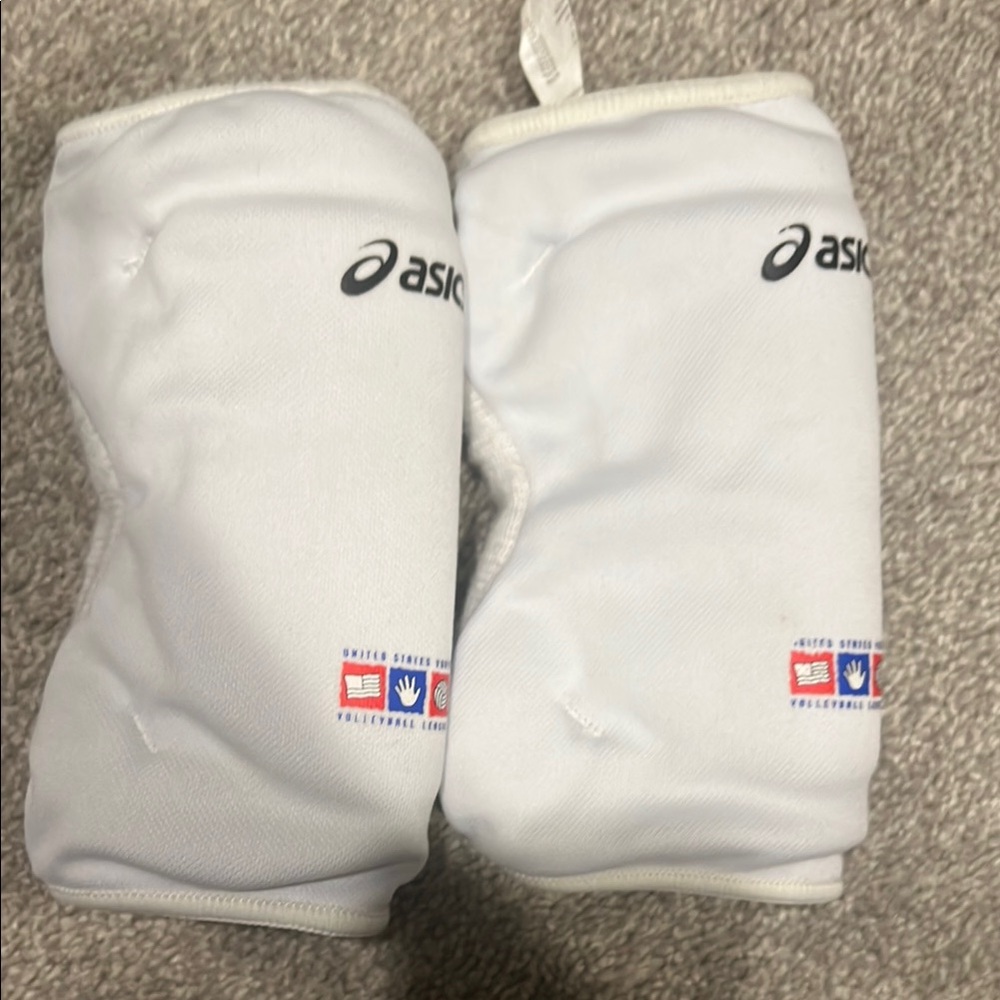 ASICS White Sports Knee Pads